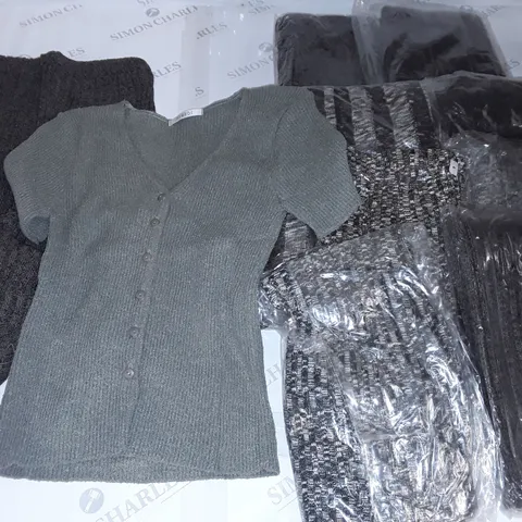 LOT OF 10 ASSORTED CLOTHING ITEMS IN VARIOUS SIZES 