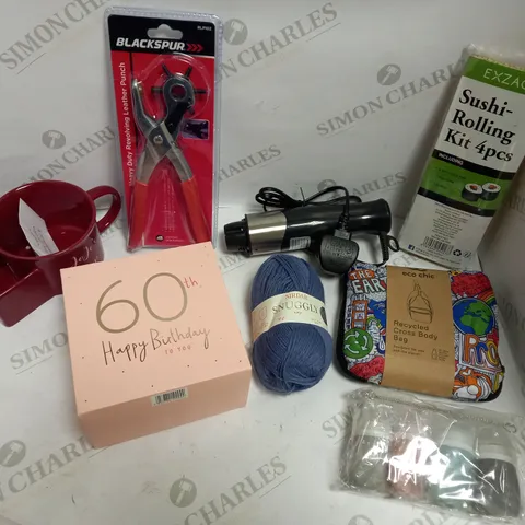 BOX OF APPROXIMATELY 15 ASSORTED HOUSEHOLD ITEMS TO INCLUDE HEAVY DUTY LEATHER PUNCH, LAPTOP BAG, 60TH BIRTHDAY MUG ETC 