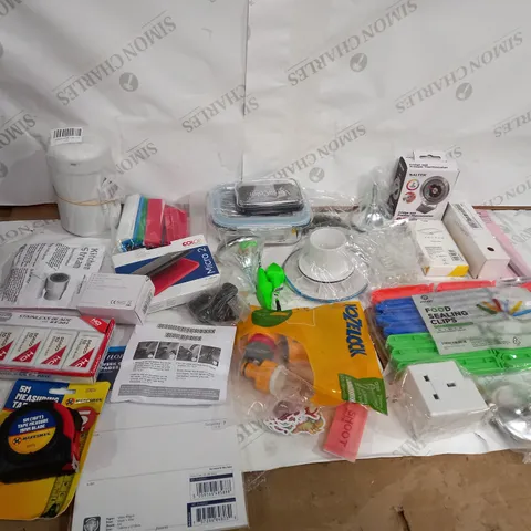 BOX OF ASSORTED HOUSEHOLD ITEMS TO INCLUDE MEASURING TAPE,HOZELOCK AND SEALING CLIPS