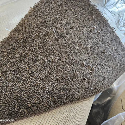 ROLL OF QUALITY BURFORD TWIST ELITE 50 SWEEP CARPET APPROXIMATELY 4M × 5.7M