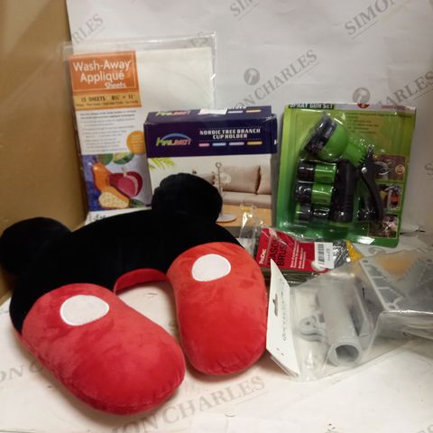 LOT OF APPROXIMATELY 15ASSORTED HOUSEHOLD ITEMS, TO INCLUDE MICKEY MOUSE NECK PILLOW, HOSE SET, MUG TREE, ETC