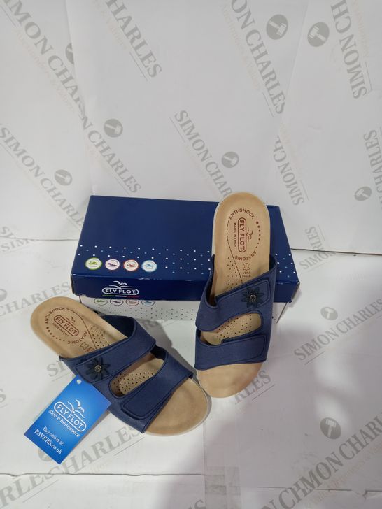 BOXED PAIR OF FLYFLOT SANDALS SIZE 38