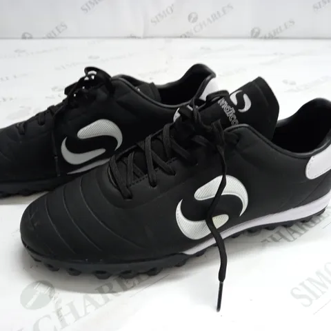 SONDICO BLACK SPORTS TRAINERS - UK 9