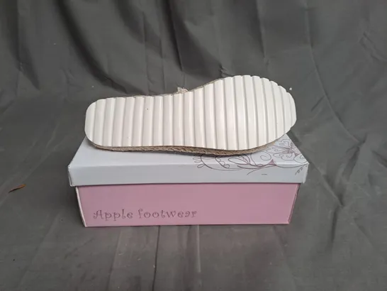 BOXED LOT OF 12 PAIRS OF LADIES APPLE SILVER PUMPS. VARIOUS SIZES