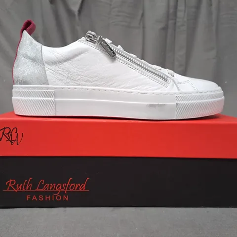 BOXED PAIR OF RUTH LANGSFORD ZIP DETAIL TRAINERS IN WHITE/PINK SIZE 6