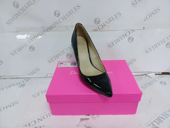 BOXED PAIR OF DANNII MINOGUE DISCO QUEEN COURT IN BLACK - UK SIZE 6