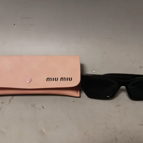 MIU MIU SMU09W SUNGLASSES IN BLACK