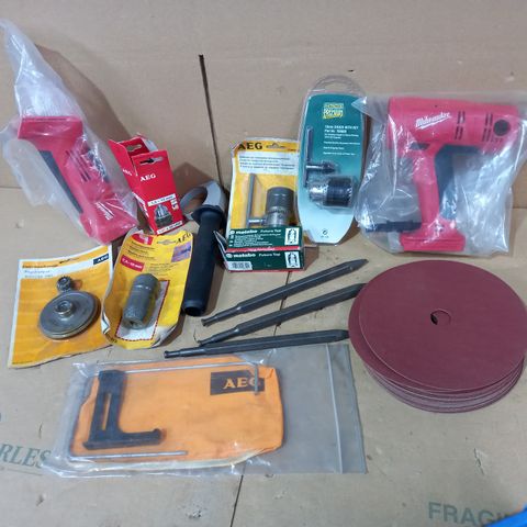 LOT OF APROX 12 ASSORTED TOOL ITEMS AND SPARE TOOL PARTS TO INCLUDE HITACHI 13MM CHUCK, FUTURO TOP, SANDING SHEETS, ETC