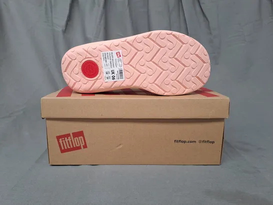 BOXED PAIR OF FITFLOP RELIEF RECOVERY TOE-POST SANDALS IN PINK UK SIZE 6