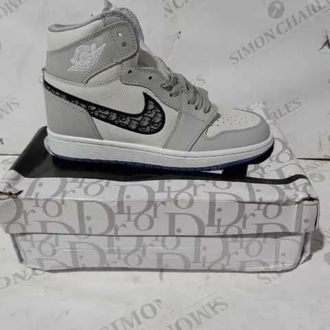 BOXED PAIR OF NIKE AIR DIOR SHOES IN GREY/CREAM UK SIZE 6.5