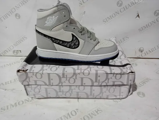 BOXED PAIR OF NIKE AIR DIOR SHOES IN GREY/CREAM UK SIZE 6.5