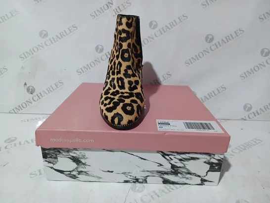 BOXED PAIR OF MODA IN PELLE LAURE HEELED ANKLE BOOTS IN LEOPARD PRINT UK SIZE 7