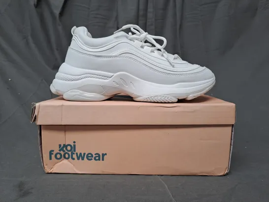 BOXED PAIR OF KOI EXTRA CHUNKY TRAINERS IN WHITE SIZE 7