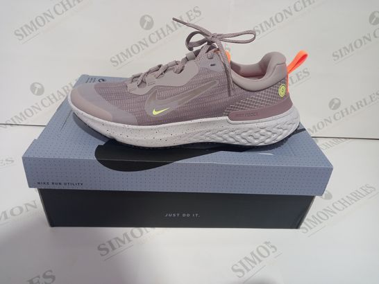 BOXED PAIR OF NIKE TRAINERS IN GREY UK SIZE 6
