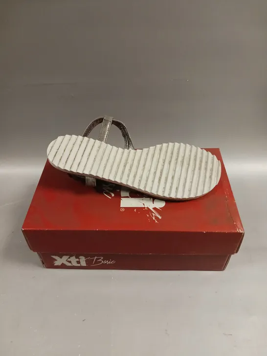 BOXED PAIR OF XTI BASIC OPEN TOE SANDLES - 4