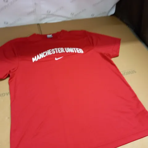 NIKE MANCHESTER UNITED RED T-SHIRT - XL