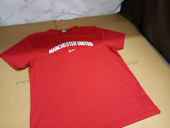 NIKE MANCHESTER UNITED RED T-SHIRT - XL