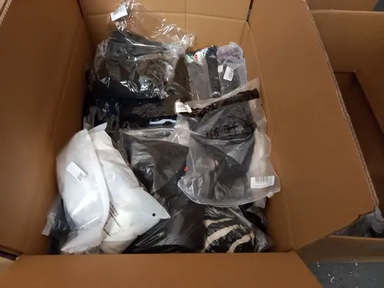 LARGE QUANTITY OF ASSORTED BAGGED CLOTHING ITEMS 