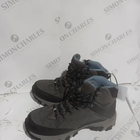BOXED PAIR OF SKECHERS CHARCOAL HIKING BOOTS SIZE 4.5