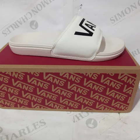 BOXED PAIR OF VANS OFF THE WALL SLIDERS IN CREAM UK SIZE 5.5