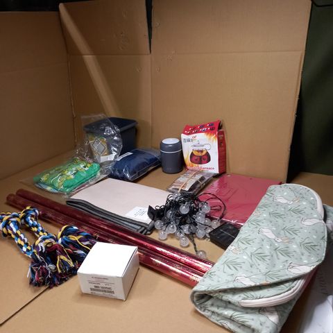 LARGE BOX OF APPROXIMATELY 25 ASSORTED HOUSEHOLD ITEMS TO INCLUDE OUTDOOR LIGHTS, HUMIDIFIER AND WRAPPING PAPER