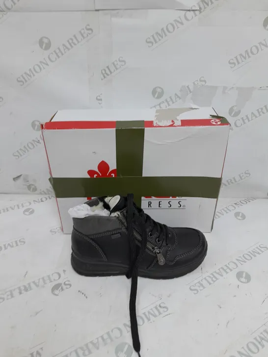 BOXED PAIR OF RIEKER WATER RESISTANT BOOTS IN BLACK SIZE 3.5