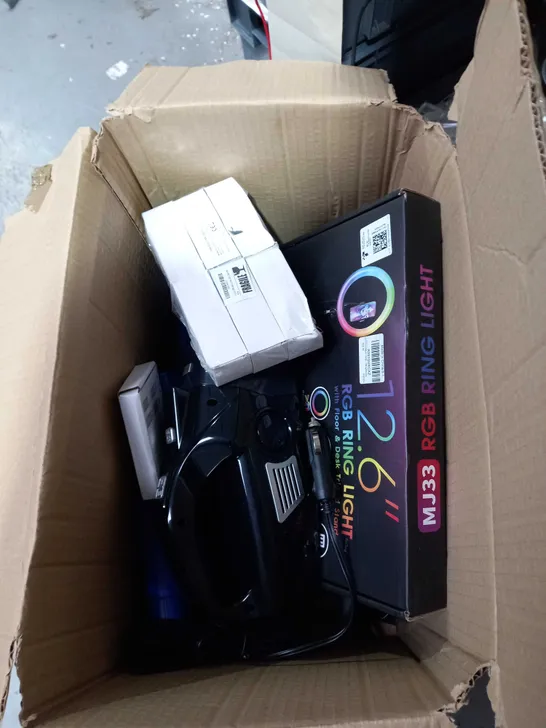 BOX OF APPROXIMATELY 5 ASSORTED ITEMS TO INCLUDE METAL DETECTOR, CAR HOOVER, RGB RIG LIGHT ETC