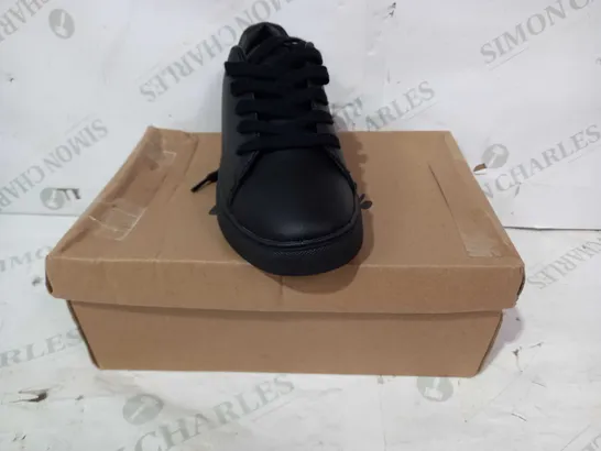 BOXED PAIR OF HYPE SHOES IN BLACK UK SIZE 3