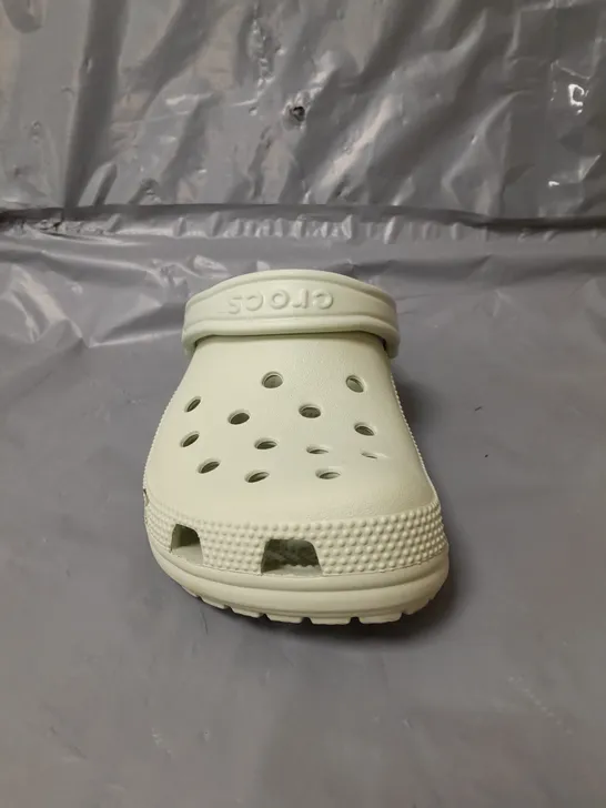 CROCS CLASSIC CLOGS PALE GREEN SIZE 5