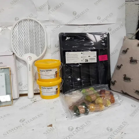 BOX OF APPROX 25 ASSORTED ITEMS TO INCLUDE - NAVARIS PHOTO FRAME -INNOVAGOODS RACKILL BUG SWATTER - STO FIX SPIRALE ECT