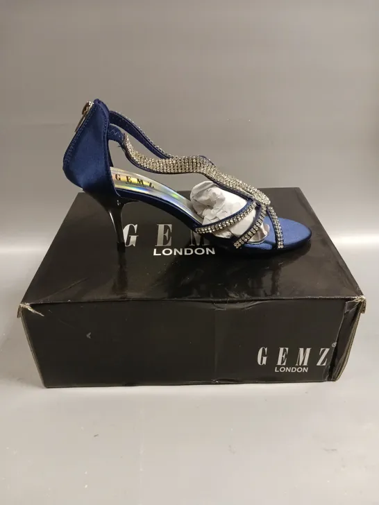 BOXED PAIR OF GEMZ LONDON OPEN TOE HIGH HEEL SHOES IN SATIN NAVY - 5