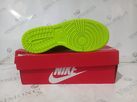 BOXED PAIR OF NIKE DUNK LOW SE 2 SHOES IN BLUE/LIME UK SIZE 5