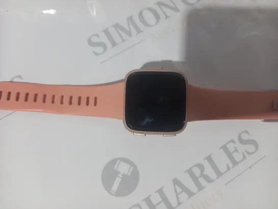 BOXED FITBIT VERSA SMARTWATCH IN PEACH COLOUR