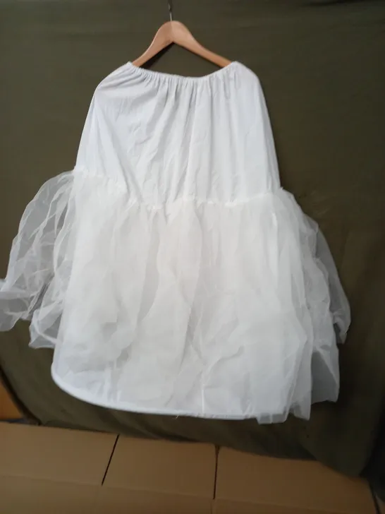 WHITE FRAMED BOTTOMED SKIRT WITH NET OVERLAY - SIZE UNSPECIFIED