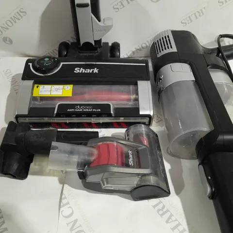 SHARK STRATOS ANTI HAIR WRAP PET PRO VACUUM CLEANER HZ3000UKT - COLLECTION ONLY