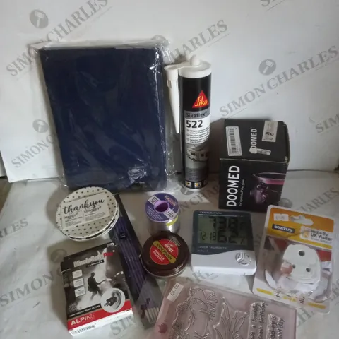 APPROXIMATELY 20 ASSORTED HOUSEHOLD & LEISURE PRODUCTS TO INCLUDE SKULL GLASS, DIGITAL HUMIDITY DEVICE, MUSIC SAFE PRO EARPLUGS ETC 