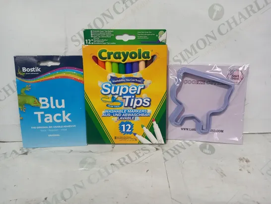 LOT OF APPROXIMATELY 15 ASSORTED HOUSEHOLD ITEMS TO INCLUDE BLU TACK, CRAYOLA SUPER TIPS, COOKIE CUTTER, ETC