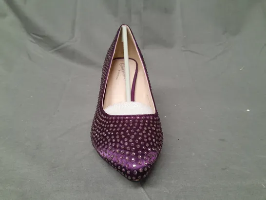 BOX OF APPROXIMATELY 10 BOXED PAIRS OF CASANDRA CLOSED TOE HEELED SHOES IN PURPLE W. JEWEL EFFECT - VARIOUS SIZES