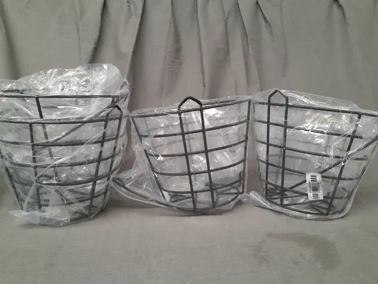 BOX OF 4 ASSORTED HOUSEHOLD ITEMS TO INCLUDE METAL FRAME PLANTER BASKETS, EASY FIT DECKING TILES, ETC