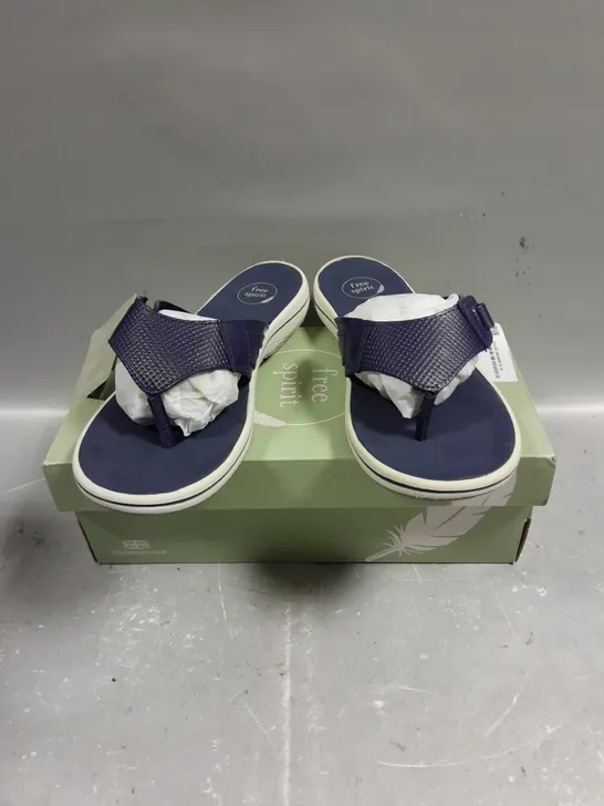 BOXED PAIR OF FREE SPIRIT KELLY OPEN TOE SANDALS - 6