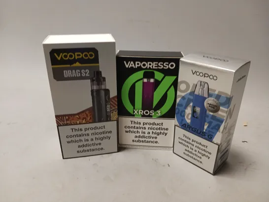 APPROXIMATELY 20 VAPES & E-CIGARETTES TO INCLUDE VOOPOO ARGUS G, VAPORESSO XROS 3, VOOPOO DRAG S2, ETC