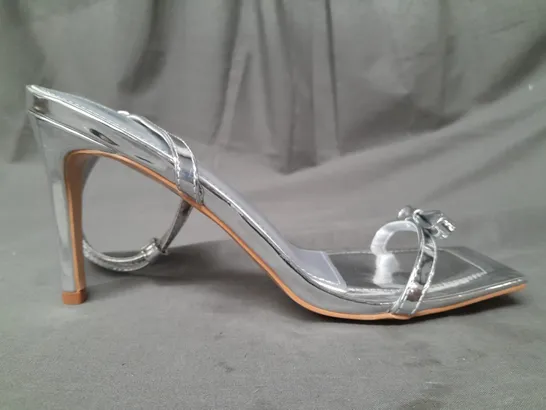 BOXED PAIR OF GLAMOROUS OPEN TOE HEELED SANDALS IN METALLIC SILVER SIZE 6