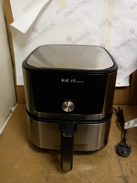 INSTANT BRANDS VORTEX 6 PLUS AIR FRYER