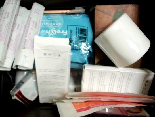 LOT OF APPROXIMATELY 20 HEALTH & BEAUTY ITEMS, TO INCLUDE SPACE MASKS, MIGRAINE SHEETS, VENUS RAZOR, ETC