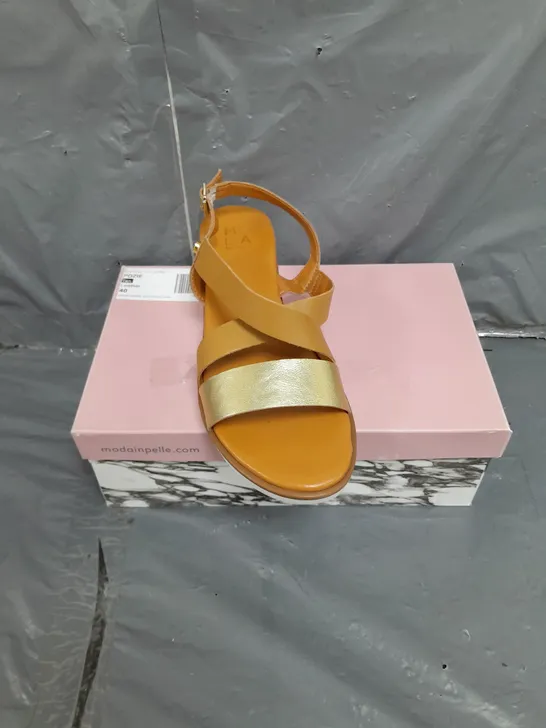 BOXED PAIR OF MODA IN PELLE WEDGE SANDAL WITH CROSS OVER IN TAN LEATHER SIZE 7