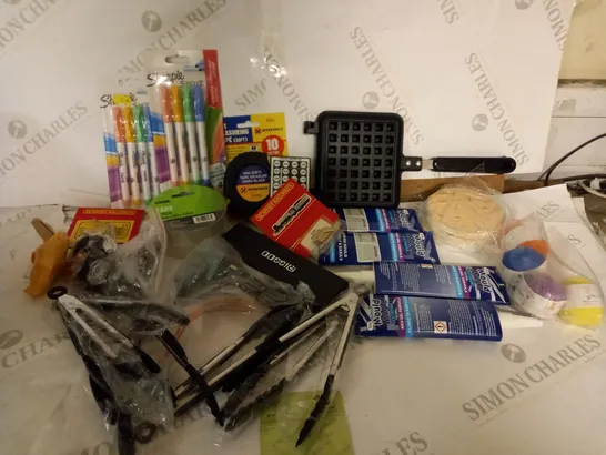 LOT OF APPROXIMATELY 20 ITEMS TO INCLUDE MAGIC MOULD EXTREME, BALLS OF STRING OF VARIOUS COLOURS, MARKSMAN 10M MEASURING TAPE, ETC