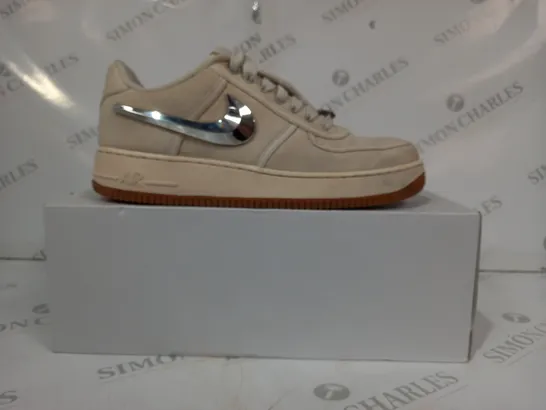 BOXED PAIR OF NIKE AIR FORCE 1 LOW TRAVIS SCOTT SHOES IN BEIGE UK SIZE 8.5