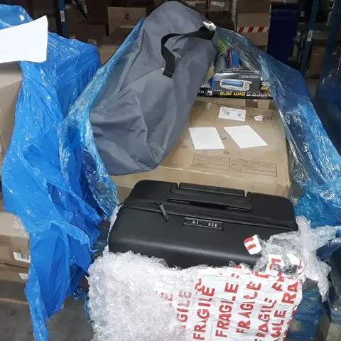 PALLET OF ASSORTED ITEMS TO INCLUDE A VARIABLE WIDTH OSCILLATING SPRINKLER, A EXOFCER OFFICE CHAIR AND A SUITCASE 
