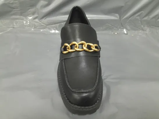 BOXED PAIR OF LONDON REBEL LOAFERS IN BLACK W. GOLD EFFECT CHAIN EU SIZE 38