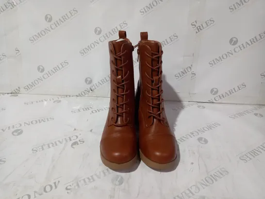 LIGHT BROWN LACE UP BOOT SIZE 3